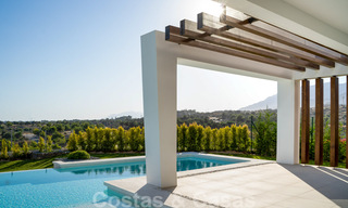 Listo para entrar a vivir, villa moderna con impresionantes vistas en venta en Marbella Este 36044 