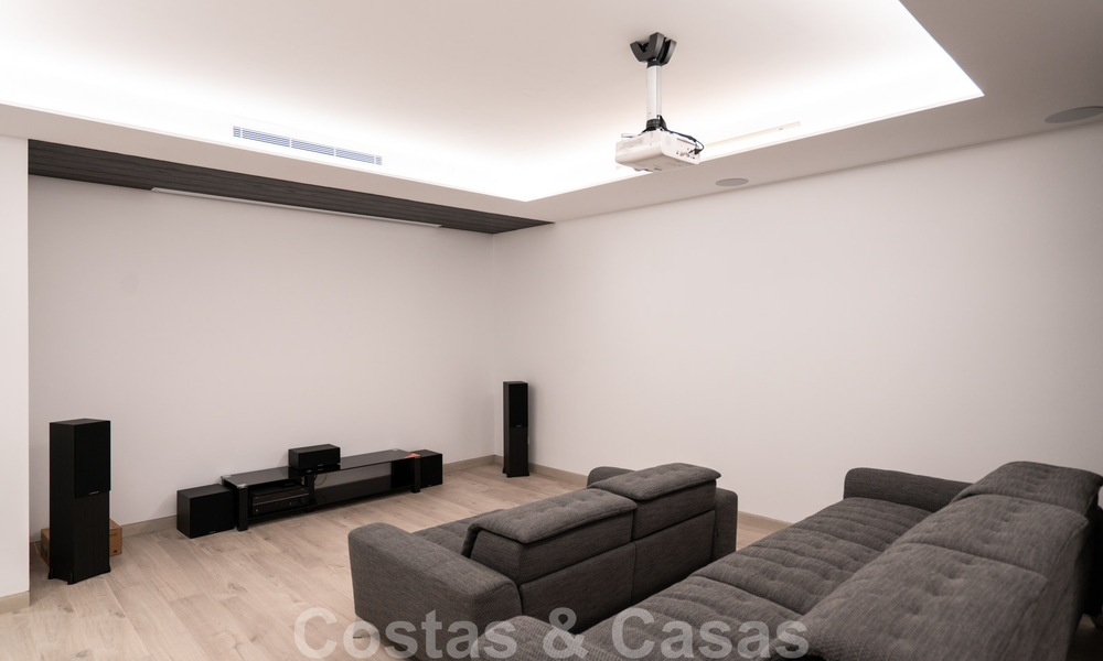 Lista para entrar a vivir, nueva villa de diseño moderno con impresionantes vistas en venta en Marbella - Benahavis 36045