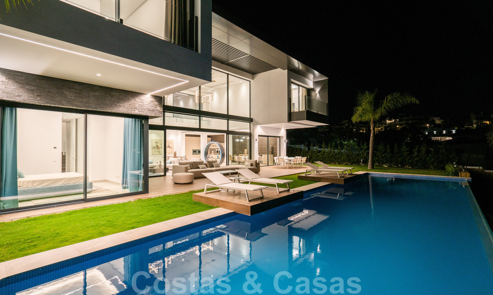Lista para entrar a vivir, nueva villa de diseño moderno con impresionantes vistas en venta en Marbella - Benahavis 36046