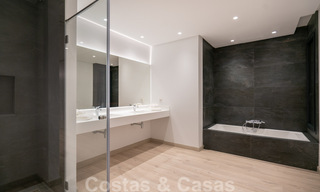 Lista para entrar a vivir, nueva villa de diseño moderno con impresionantes vistas en venta en Marbella - Benahavis 36048 
