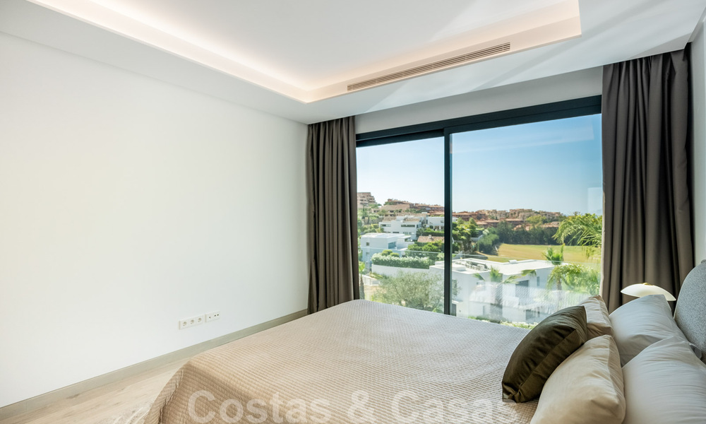 Lista para entrar a vivir, nueva villa de diseño moderno con impresionantes vistas en venta en Marbella - Benahavis 36051
