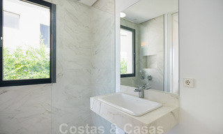 Lista para entrar a vivir, nueva villa de diseño moderno con impresionantes vistas en venta en Marbella - Benahavis 36052 