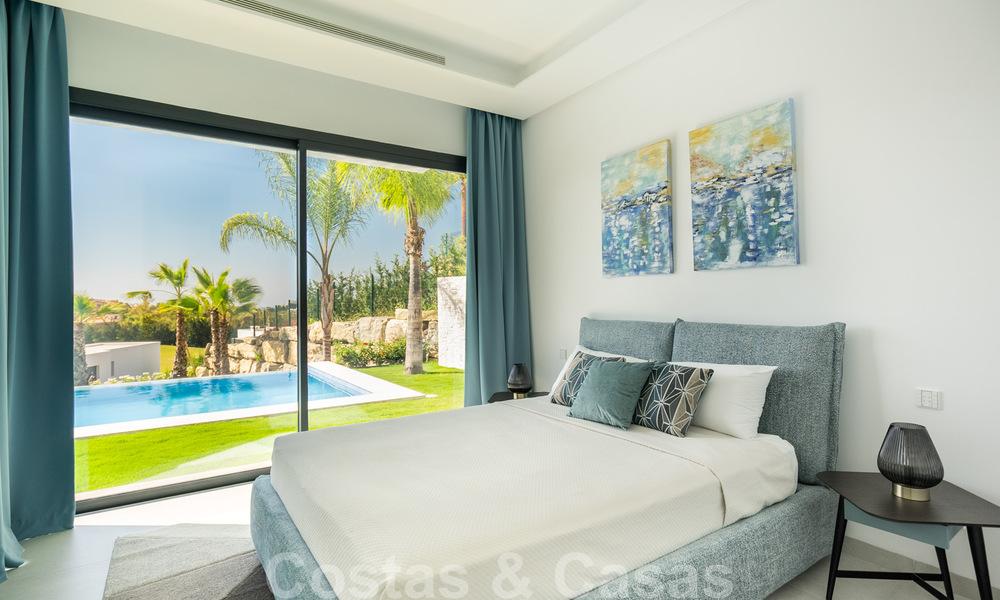 Lista para entrar a vivir, nueva villa de diseño moderno con impresionantes vistas en venta en Marbella - Benahavis 36054