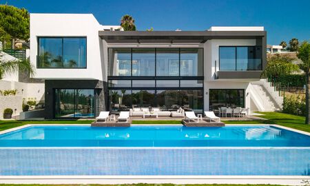Lista para entrar a vivir, nueva villa de diseño moderno con impresionantes vistas en venta en Marbella - Benahavis 36057