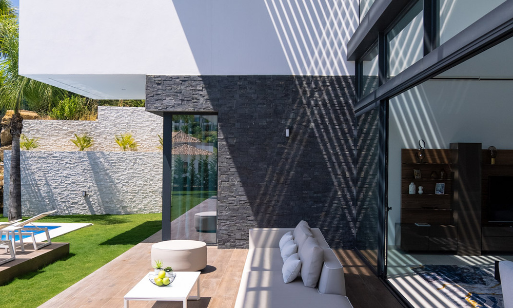 Lista para entrar a vivir, nueva villa de diseño moderno con impresionantes vistas en venta en Marbella - Benahavis 36063