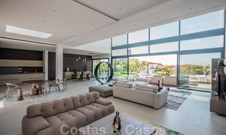 Lista para entrar a vivir, nueva villa de diseño moderno con impresionantes vistas en venta en Marbella - Benahavis 36064 