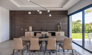 Lista para entrar a vivir, nueva villa de diseño moderno con impresionantes vistas en venta en Marbella - Benahavis 36065 