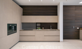Lista para entrar a vivir, nueva villa de diseño moderno con impresionantes vistas en venta en Marbella - Benahavis 36071 