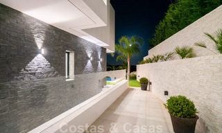 Lista para entrar a vivir, nueva villa de diseño moderno con impresionantes vistas en venta en Marbella - Benahavis 36074 