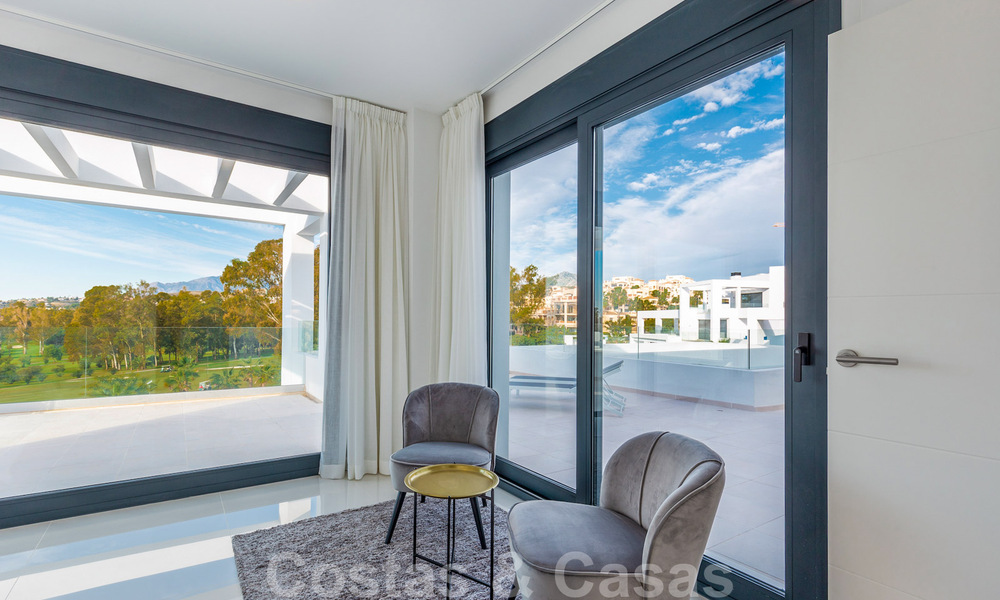 Ático de lujo moderno a la venta en un complejo de diseño en primera línea de golf en Benahavis - Marbella 36121