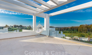 Ático de lujo moderno a la venta en un complejo de diseño en primera línea de golf en Benahavis - Marbella 36123 