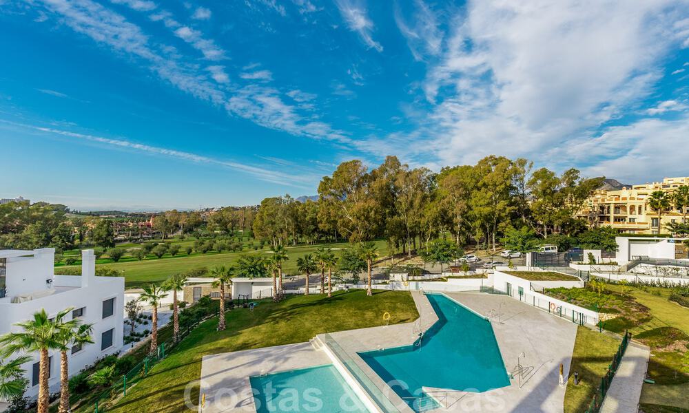 Ático de lujo moderno a la venta en un complejo de diseño en primera línea de golf en Benahavis - Marbella 36126