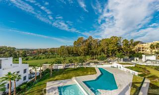 Ático de lujo moderno a la venta en un complejo de diseño en primera línea de golf en Benahavis - Marbella 36126 
