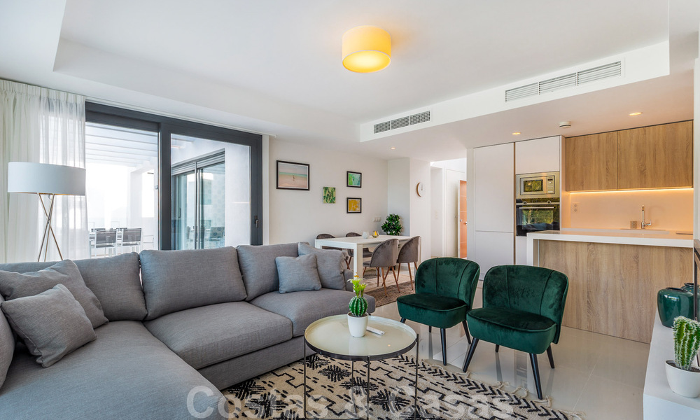 Ático de lujo moderno a la venta en un complejo de diseño en primera línea de golf en Benahavis - Marbella 36133