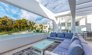 Ático de lujo moderno a la venta en un complejo de diseño en primera línea de golf en Benahavis - Marbella 36136 