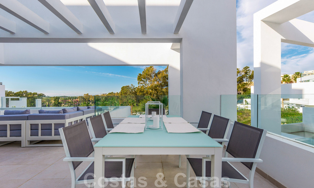 Ático de lujo moderno a la venta en un complejo de diseño en primera línea de golf en Benahavis - Marbella 36137