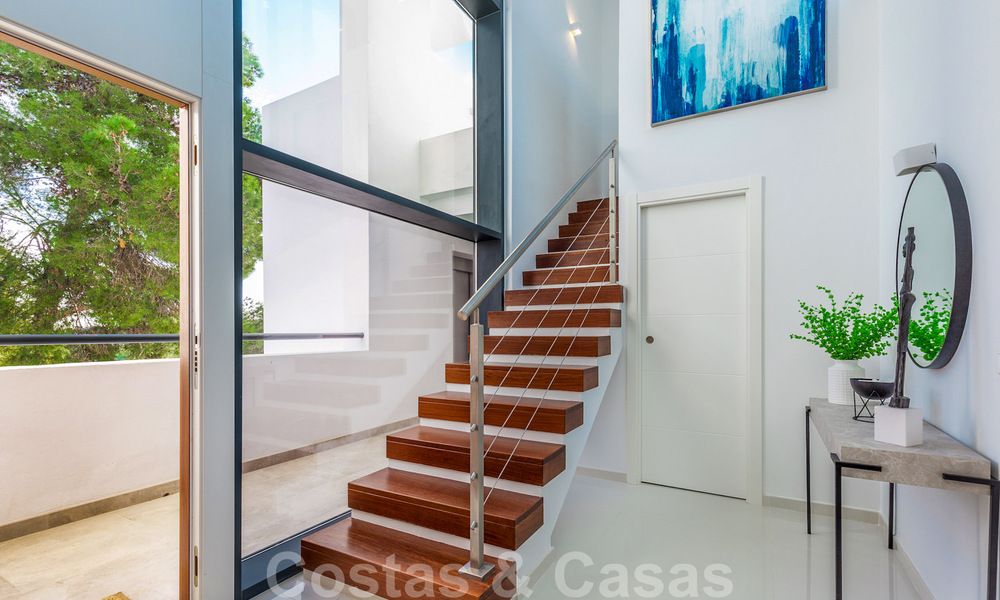 Ático de lujo moderno a la venta en un complejo de diseño en primera línea de golf en Benahavis - Marbella 36140