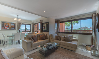 Ático de 5 dormitorios en venta en el lado de la playa de la Nueva Milla de Oro, entre Marbella y Estepona 36265 