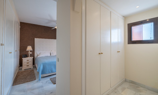 Ático de 5 dormitorios en venta en el lado de la playa de la Nueva Milla de Oro, entre Marbella y Estepona 36271 
