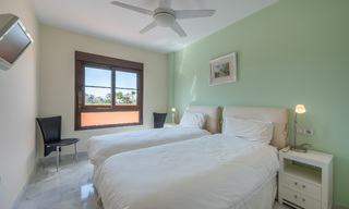 Ático de 5 dormitorios en venta en el lado de la playa de la Nueva Milla de Oro, entre Marbella y Estepona 36277 