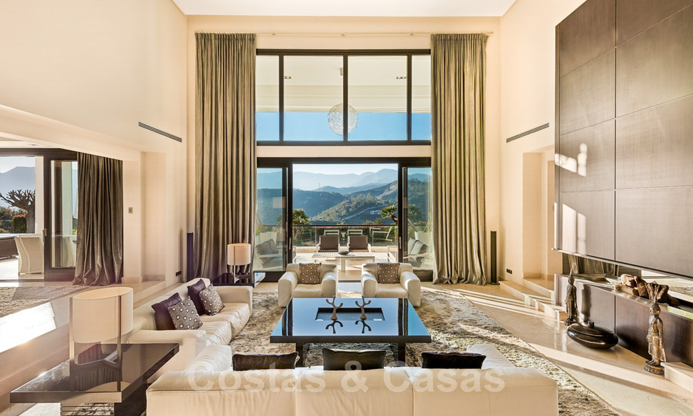 Villa de lujo de estilo moderno con acentos mediterráneos a la venta en el exclusivo La Zagaleta Golf Resort en Benahavis - Marbella 36326