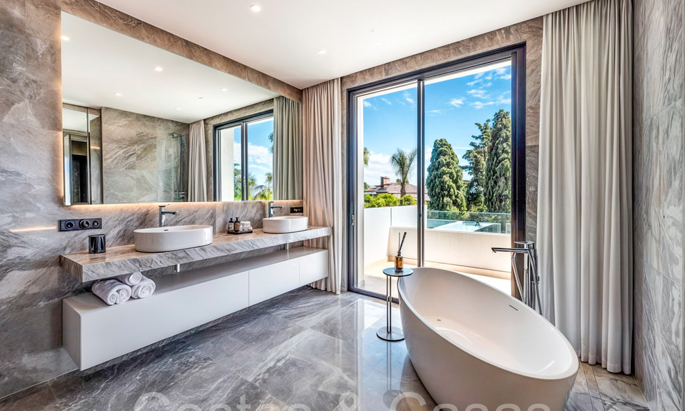 Modernas villas de estilo vanguardista en venta en la prestigiosa Milla de Oro de Marbella 69714