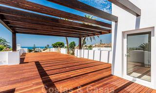 Moderna villa junto a la playa en venta en el este de Marbella con vistas al mar, a tiro de piedra de hermosas y acogedoras playas 36459 