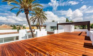 Moderna villa junto a la playa en venta en el este de Marbella con vistas al mar, a tiro de piedra de hermosas y acogedoras playas 36461 