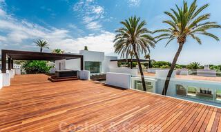Moderna villa junto a la playa en venta en el este de Marbella con vistas al mar, a tiro de piedra de hermosas y acogedoras playas 36463 