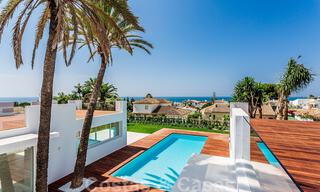 Moderna villa junto a la playa en venta en el este de Marbella con vistas al mar, a tiro de piedra de hermosas y acogedoras playas 36468 