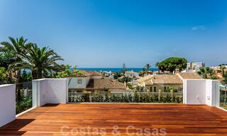 Moderna villa junto a la playa en venta en el este de Marbella con vistas al mar, a tiro de piedra de hermosas y acogedoras playas 36469 