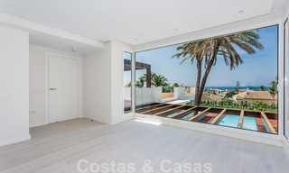 Moderna villa junto a la playa en venta en el este de Marbella con vistas al mar, a tiro de piedra de hermosas y acogedoras playas 36482 