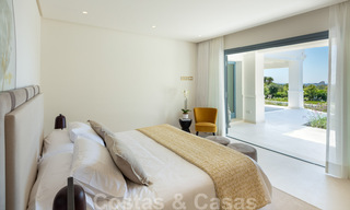 Villa de lujo muy espaciosa en venta bajo un estilo mediterráneo con un interior de diseño contemporáneo en el Valle del Golf de Nueva Andalucía, Marbella 36513 