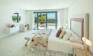 Villa de lujo muy espaciosa en venta bajo un estilo mediterráneo con un interior de diseño contemporáneo en el Valle del Golf de Nueva Andalucía, Marbella 36516 