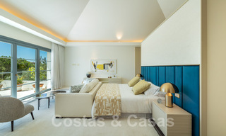 Villa de lujo muy espaciosa en venta bajo un estilo mediterráneo con un interior de diseño contemporáneo en el Valle del Golf de Nueva Andalucía, Marbella 36517 