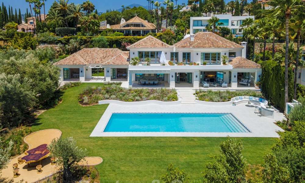 Villa de lujo muy espaciosa en venta bajo un estilo mediterráneo con un interior de diseño contemporáneo en el Valle del Golf de Nueva Andalucía, Marbella 36521