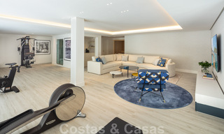 Villa de lujo muy espaciosa en venta bajo un estilo mediterráneo con un interior de diseño contemporáneo en el Valle del Golf de Nueva Andalucía, Marbella 36523 