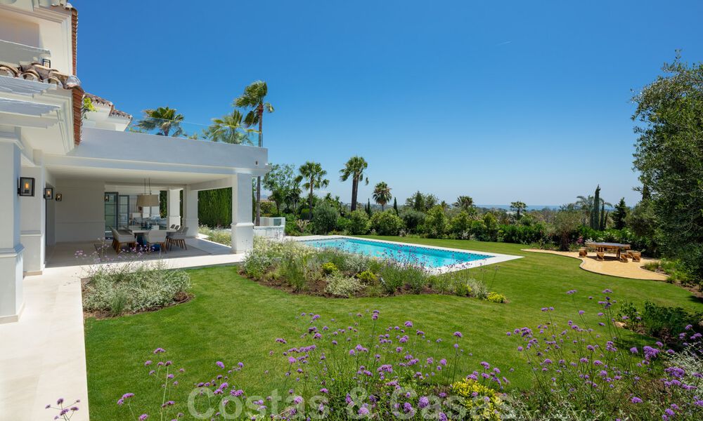 Villa de lujo muy espaciosa en venta bajo un estilo mediterráneo con un interior de diseño contemporáneo en el Valle del Golf de Nueva Andalucía, Marbella 36524
