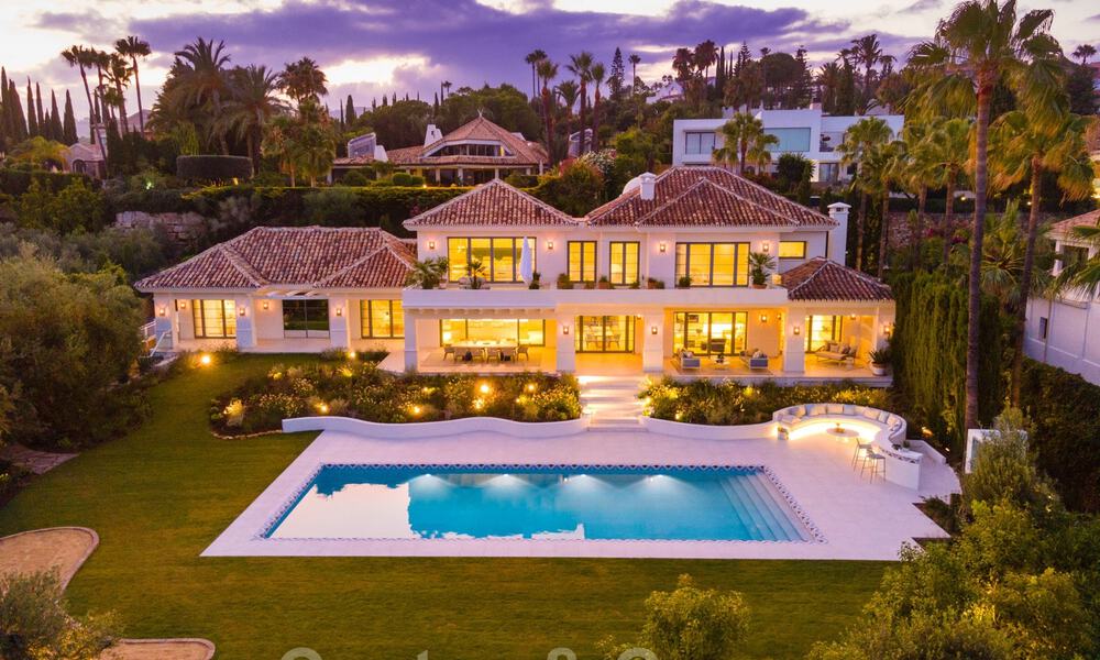 Villa de lujo muy espaciosa en venta bajo un estilo mediterráneo con un interior de diseño contemporáneo en el Valle del Golf de Nueva Andalucía, Marbella 36531