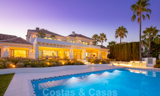 Villa de lujo muy espaciosa en venta bajo un estilo mediterráneo con un interior de diseño contemporáneo en el Valle del Golf de Nueva Andalucía, Marbella 36535 