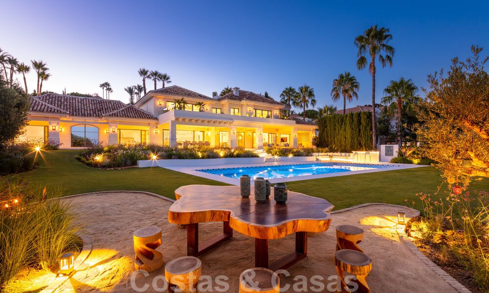Villa de lujo muy espaciosa en venta bajo un estilo mediterráneo con un interior de diseño contemporáneo en el Valle del Golf de Nueva Andalucía, Marbella 36536