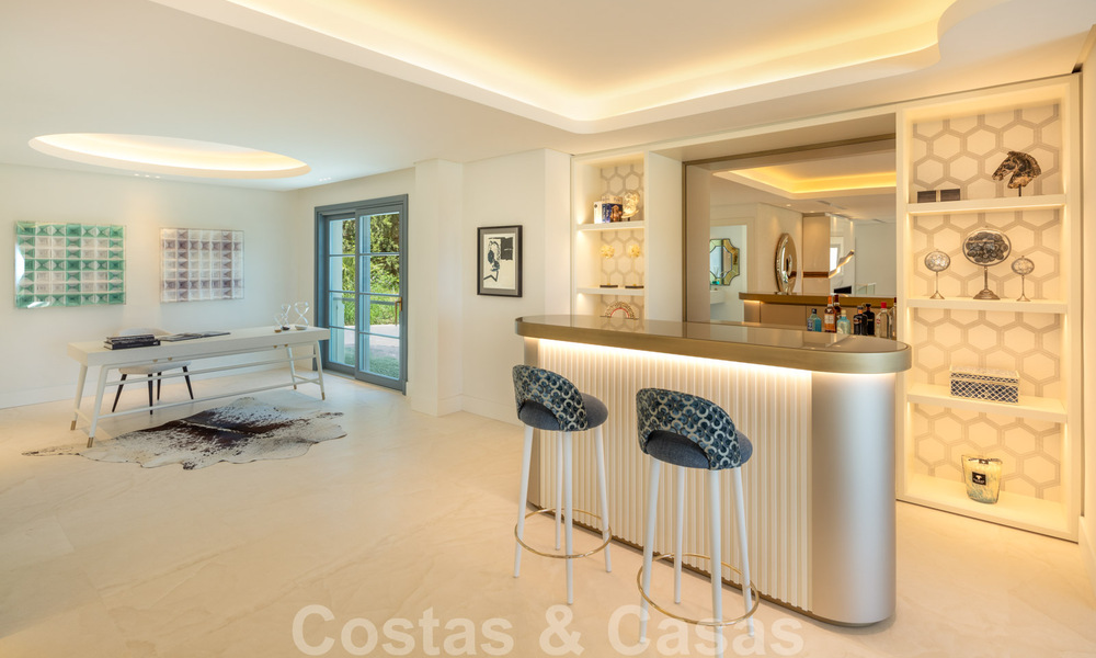 Villa de lujo muy espaciosa en venta bajo un estilo mediterráneo con un interior de diseño contemporáneo en el Valle del Golf de Nueva Andalucía, Marbella 36539