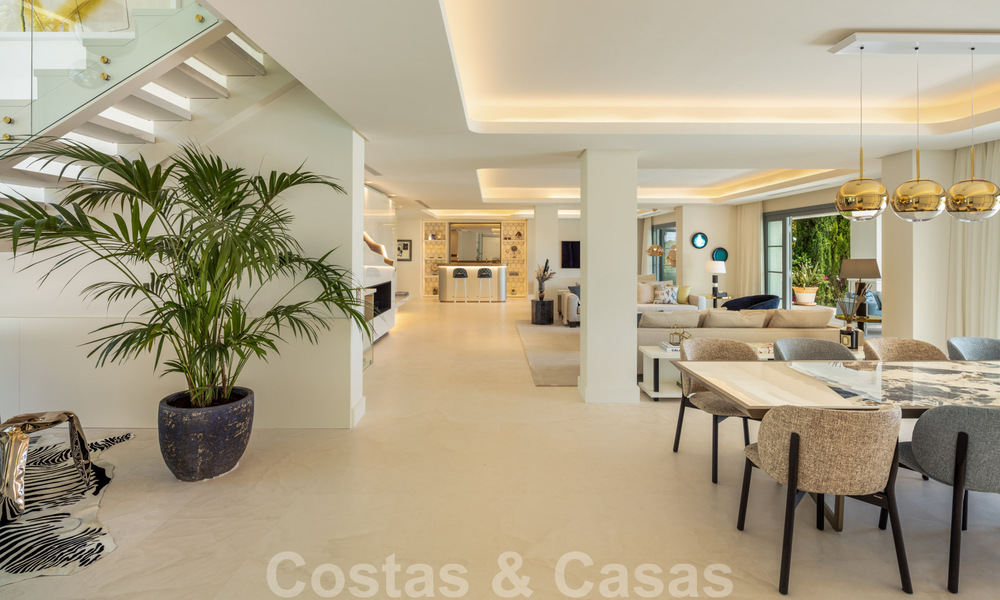 Villa de lujo muy espaciosa en venta bajo un estilo mediterráneo con un interior de diseño contemporáneo en el Valle del Golf de Nueva Andalucía, Marbella 36540