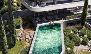 Se vende espectacular villa de nueva construcción de diseño con vistas panorámicas al golf, al lago, a las montañas y al mar, en un complejo de golf cerrado en Benahavis - Marbella 36638 