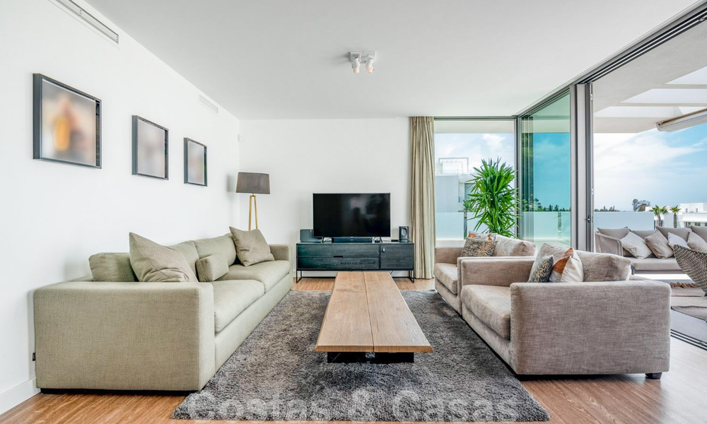 Listo para entrar a vivir, ático de diseño moderno de 3 dormitorios en venta dentro de una zona residencial de lujo en Marbella - Estepona 36724