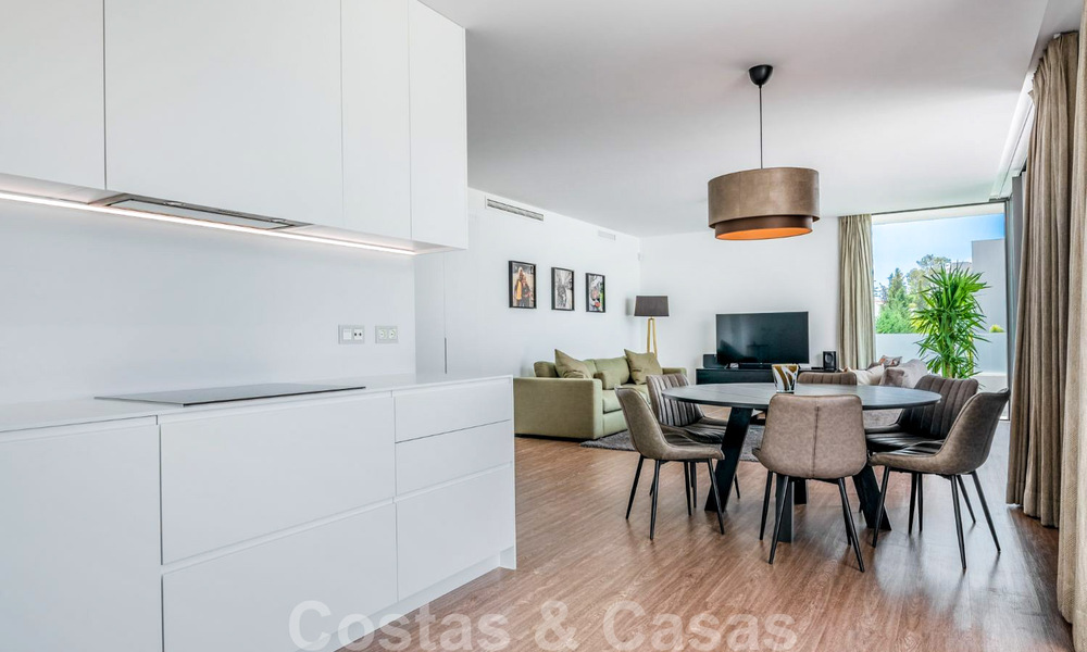 Listo para entrar a vivir, ático de diseño moderno de 3 dormitorios en venta dentro de una zona residencial de lujo en Marbella - Estepona 36728