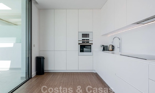 Listo para entrar a vivir, ático de diseño moderno de 3 dormitorios en venta dentro de una zona residencial de lujo en Marbella - Estepona 36729 