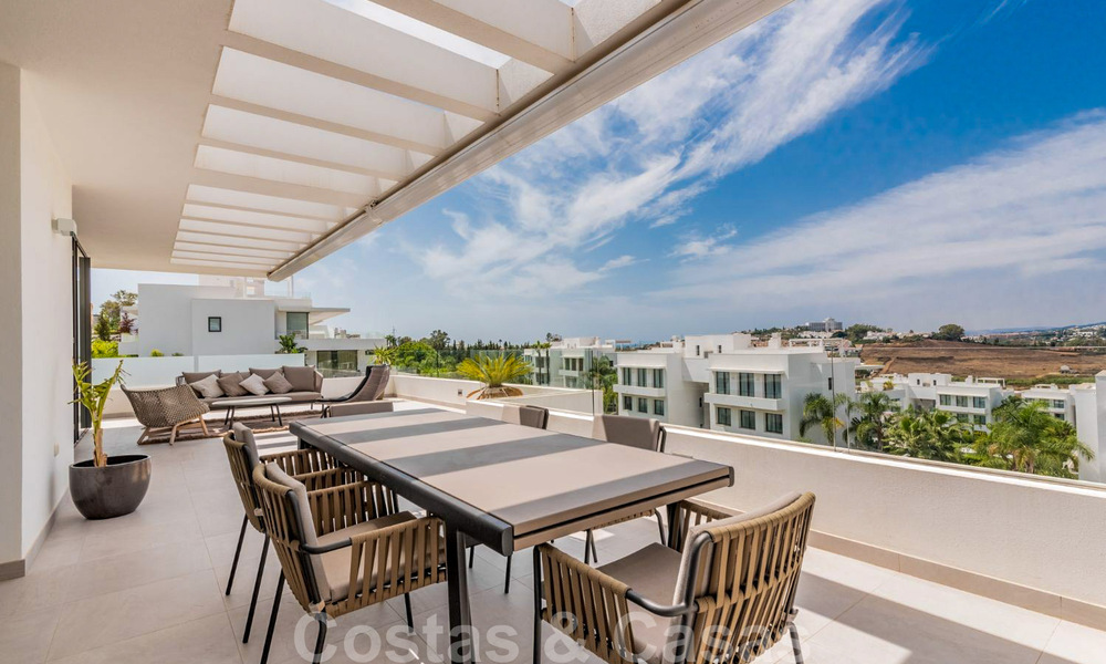 Listo para entrar a vivir, ático de diseño moderno de 3 dormitorios en venta dentro de una zona residencial de lujo en Marbella - Estepona 36736