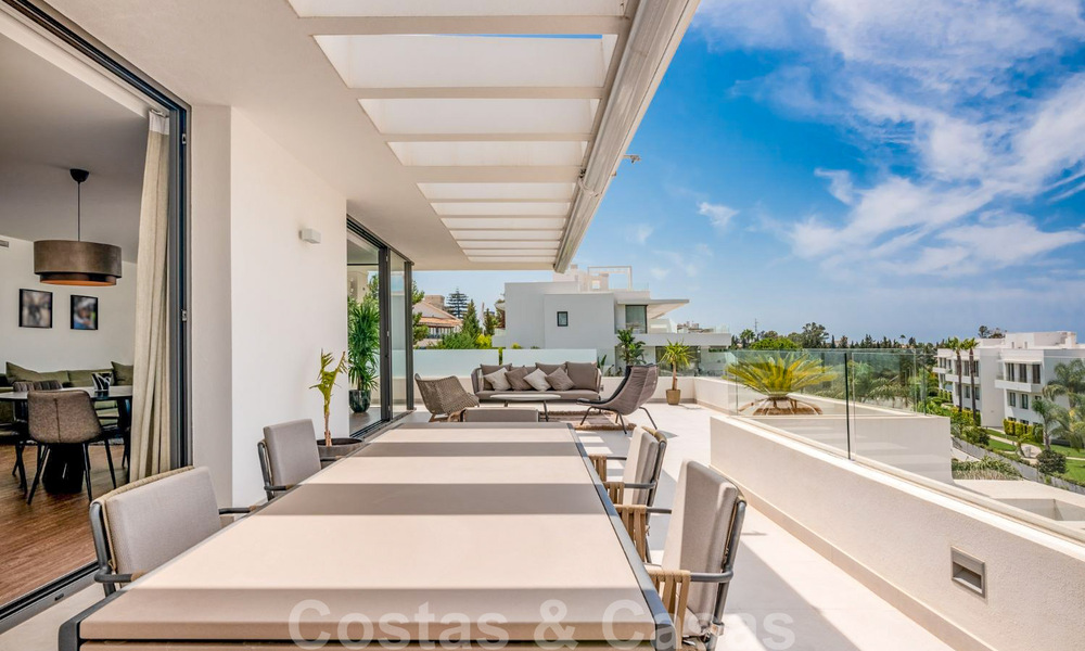 Listo para entrar a vivir, ático de diseño moderno de 3 dormitorios en venta dentro de una zona residencial de lujo en Marbella - Estepona 36737