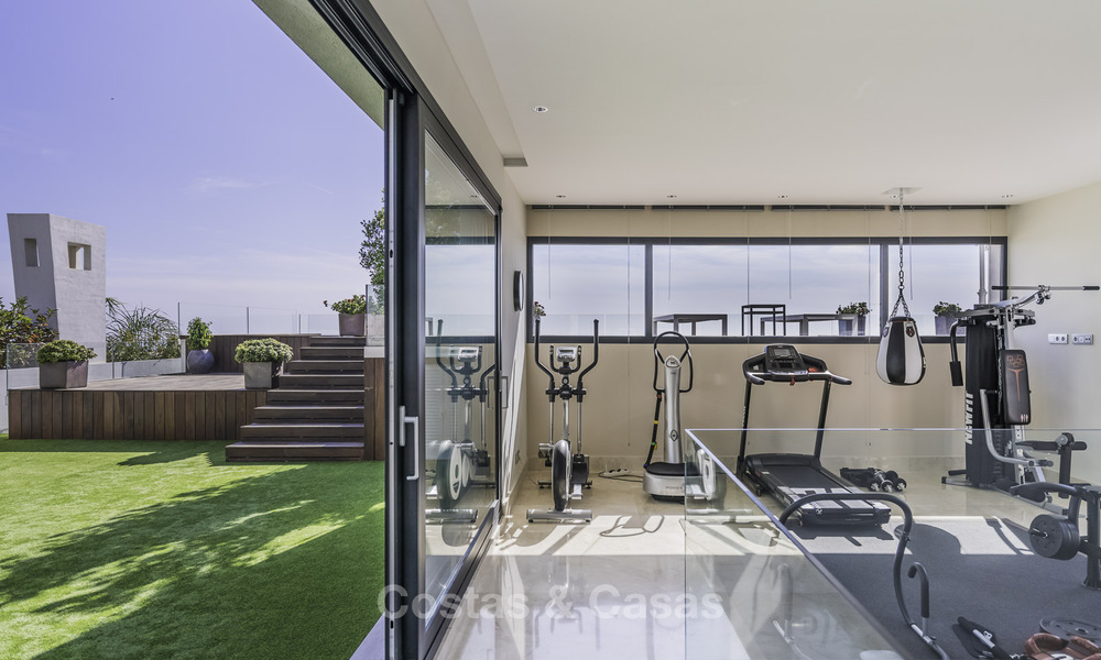 A la venta en la Reserva de Sierra Blanca en Marbella: modernos apartamentos y áticos 36778